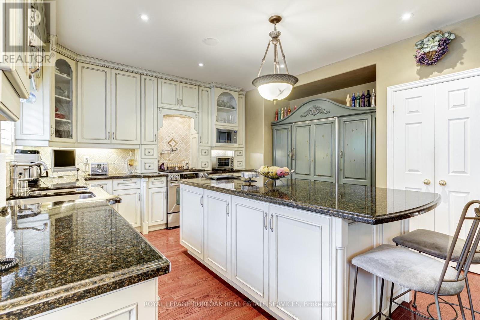 4278 Clubview Drive, Burlington, Ontario  L7M 4X1 - Photo 28 - W13011454