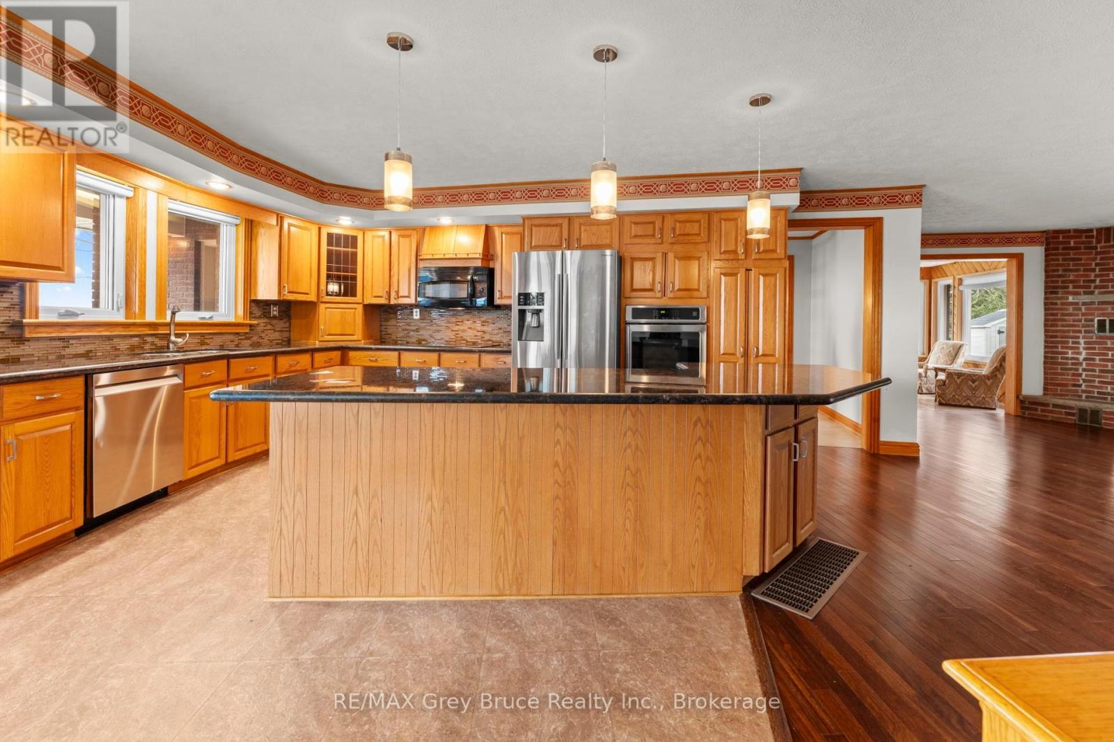 122 Cottage Lane, Georgian Bluffs, Ontario  N4K 5N4 - Photo 21 - X12993580