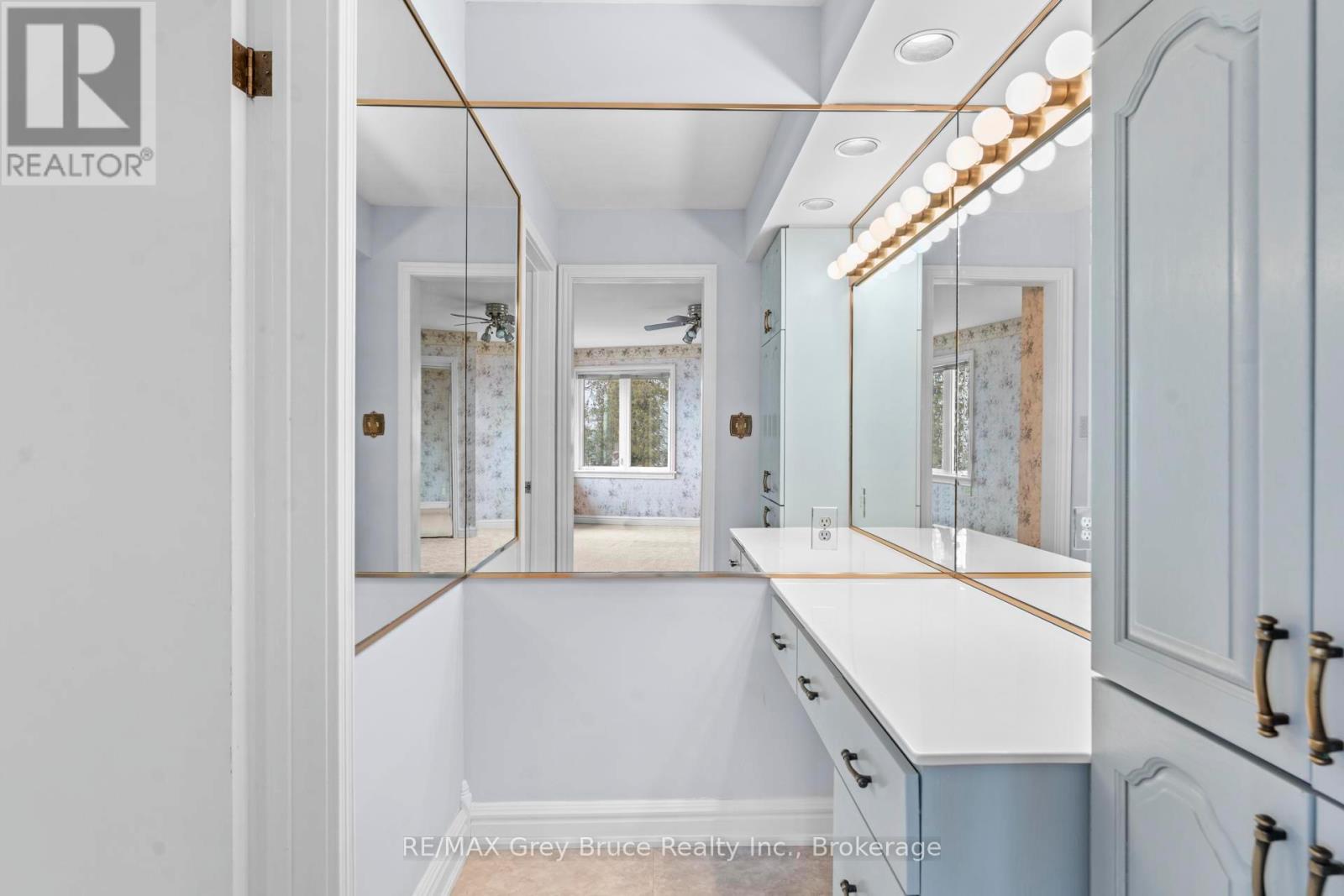 122 Cottage Lane, Georgian Bluffs, Ontario  N4K 5N4 - Photo 34 - X12993580