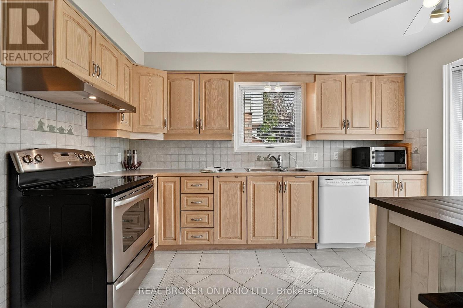 474 Knightsbridge Crescent, Hamilton, Ontario  L9G 3S5 - Photo 3 - X13011142