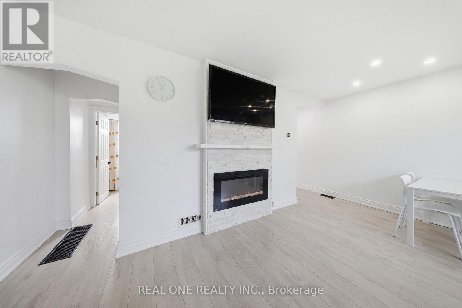 24 Sumach Street, Hamilton, Ontario  L8H 6P8 - Photo 10 - X13011160