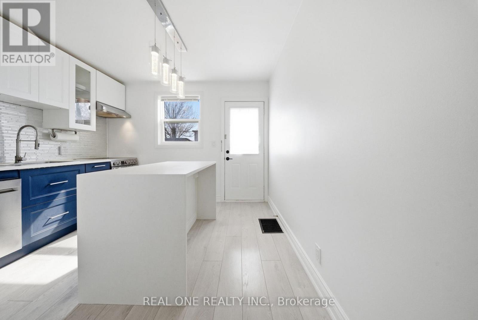 24 Sumach Street, Hamilton, Ontario  L8H 6P8 - Photo 14 - X13011160