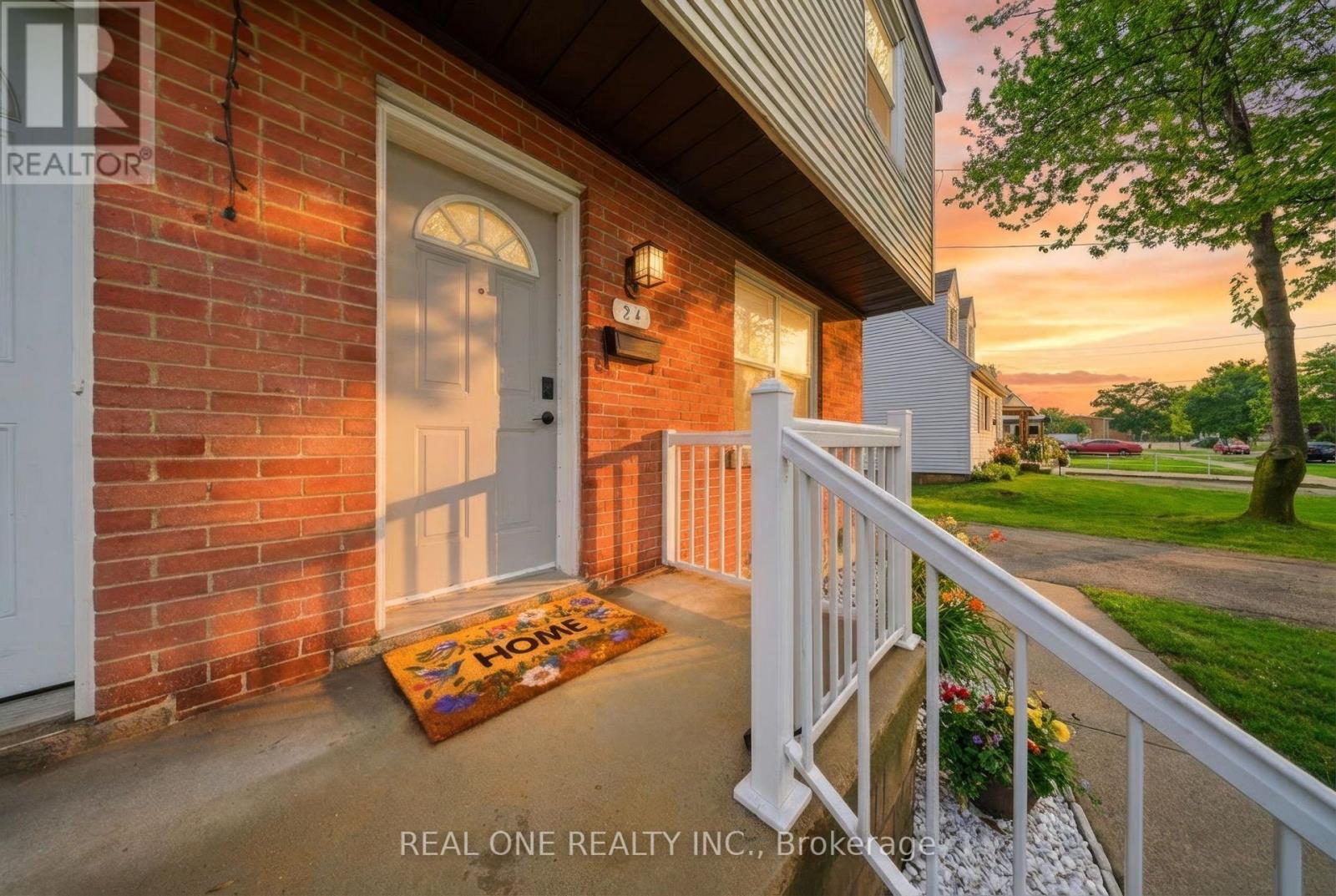 24 Sumach Street, Hamilton, Ontario  L8H 6P8 - Photo 5 - X13011160