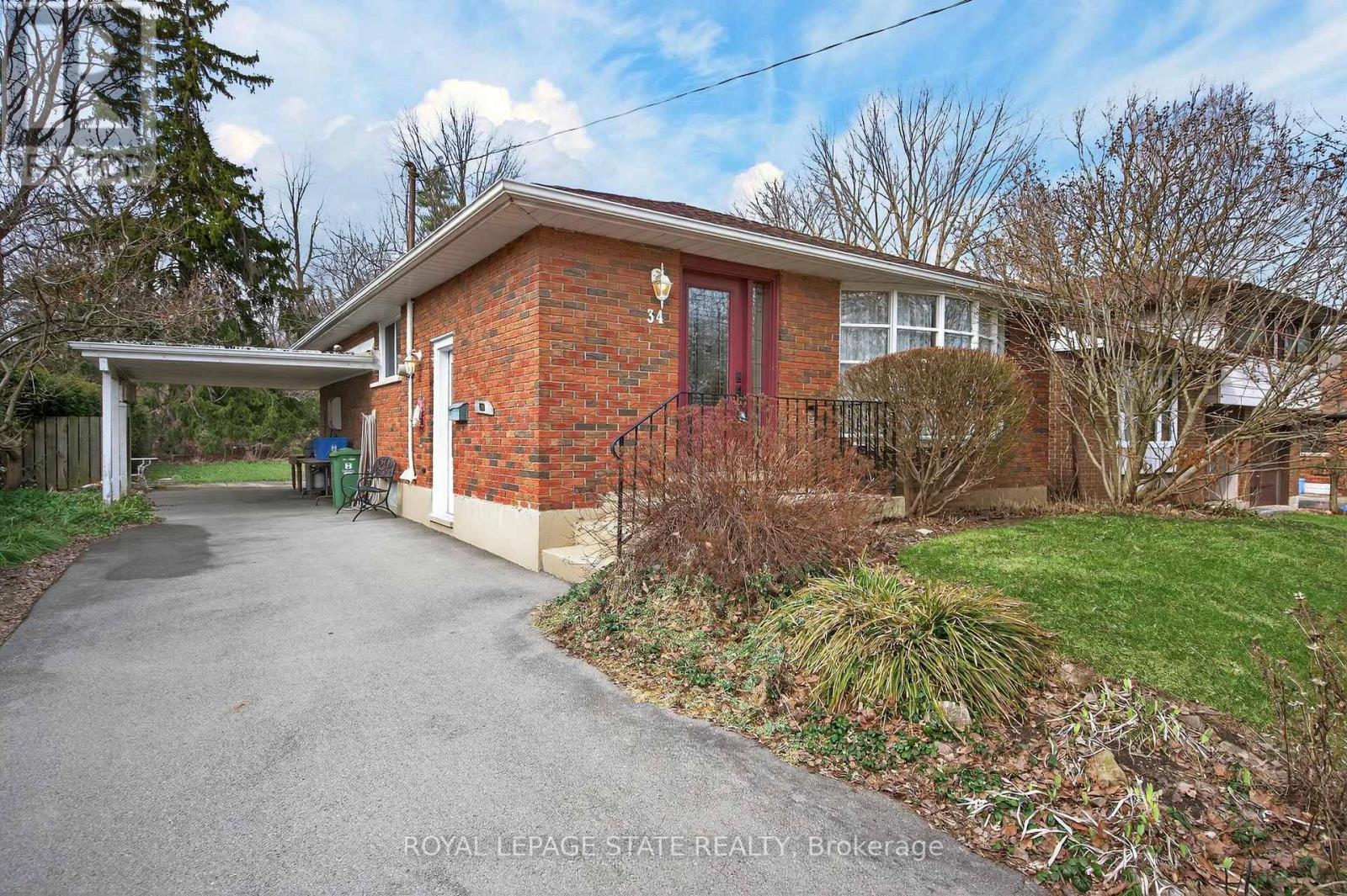 34 Helen Street, Hamilton, Ontario  L9H 1N3 - Photo 2 - X13011348