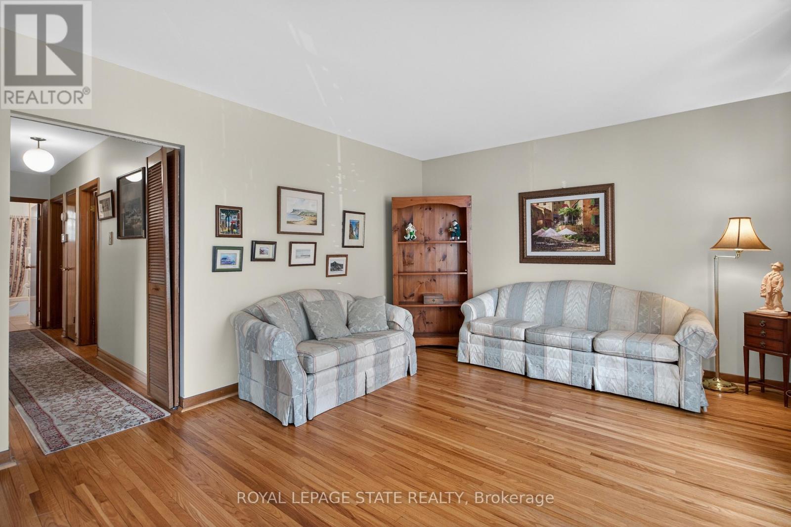 34 Helen Street, Hamilton, Ontario  L9H 1N3 - Photo 9 - X13011348