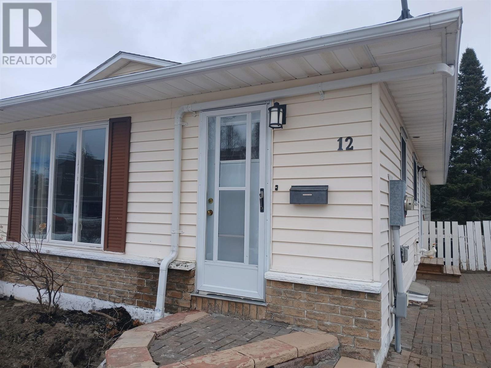 12 Forest PL, Elliot Lake, Ontario