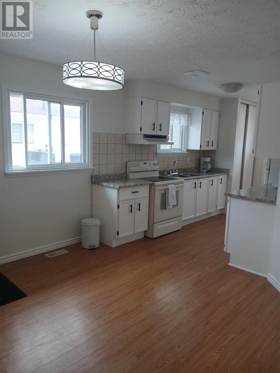 12 Forest Pl, Elliot Lake, Ontario  P5A 3C6 - Photo 8 - SM260714