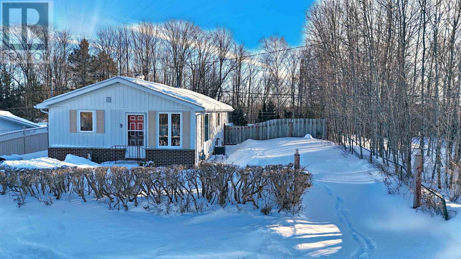 9 Axmith Ave, Elliot Lake, Ontario  P5A 1B5 - Photo 1 - SM260715