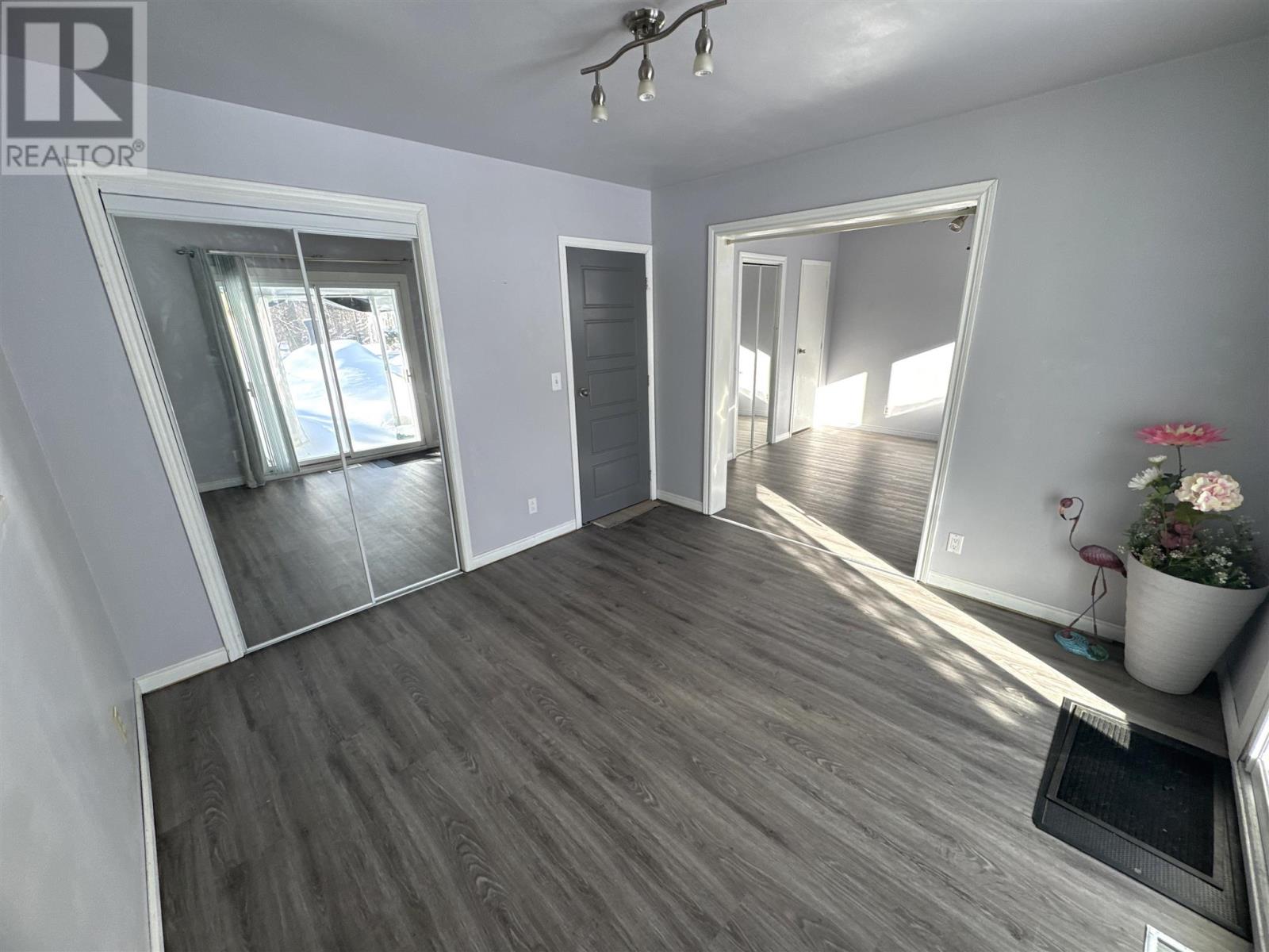 9 Axmith Ave, Elliot Lake, Ontario  P5A 1B5 - Photo 11 - SM260715