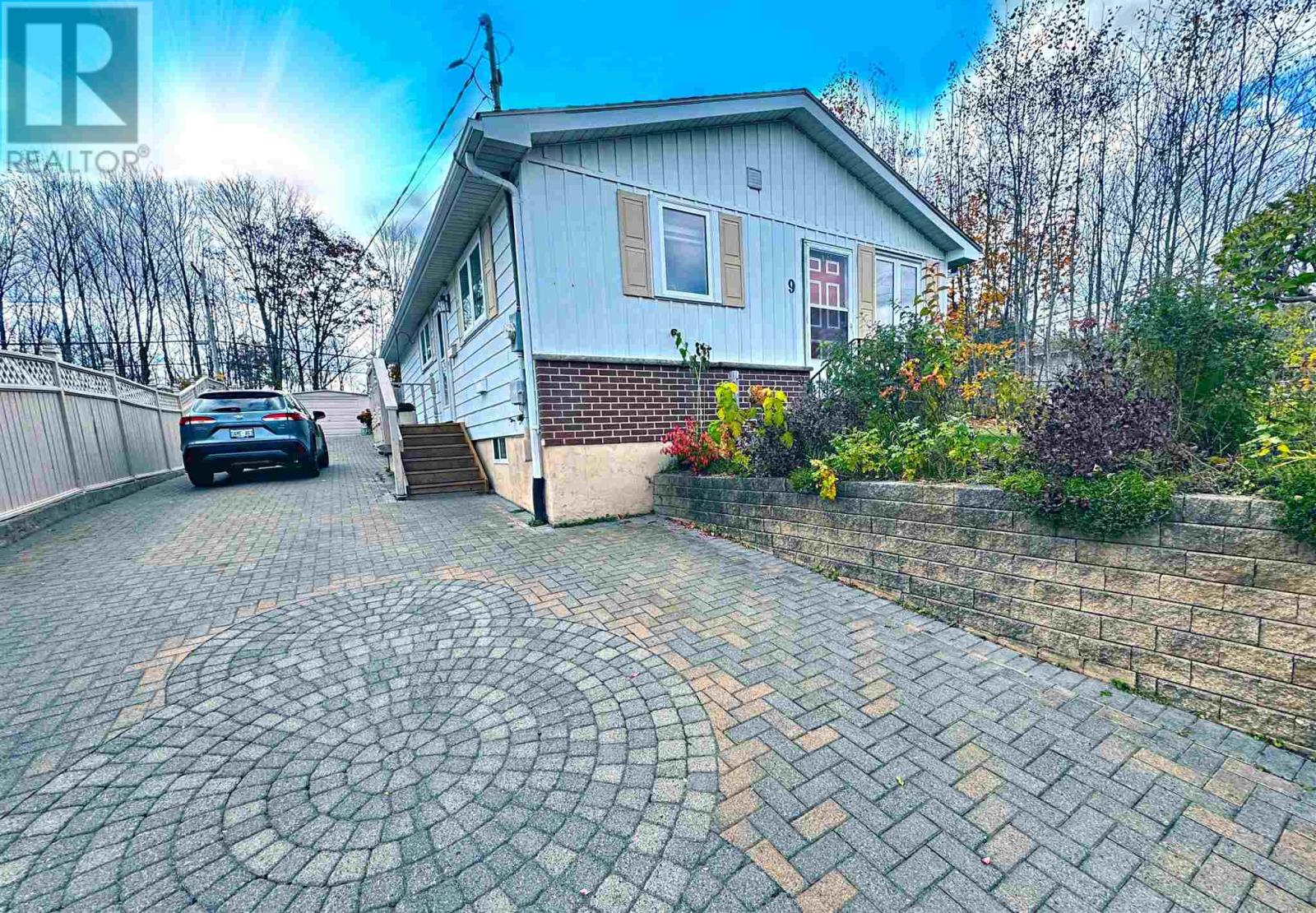 9 Axmith Ave, Elliot Lake, Ontario  P5A 1B5 - Photo 25 - SM260715