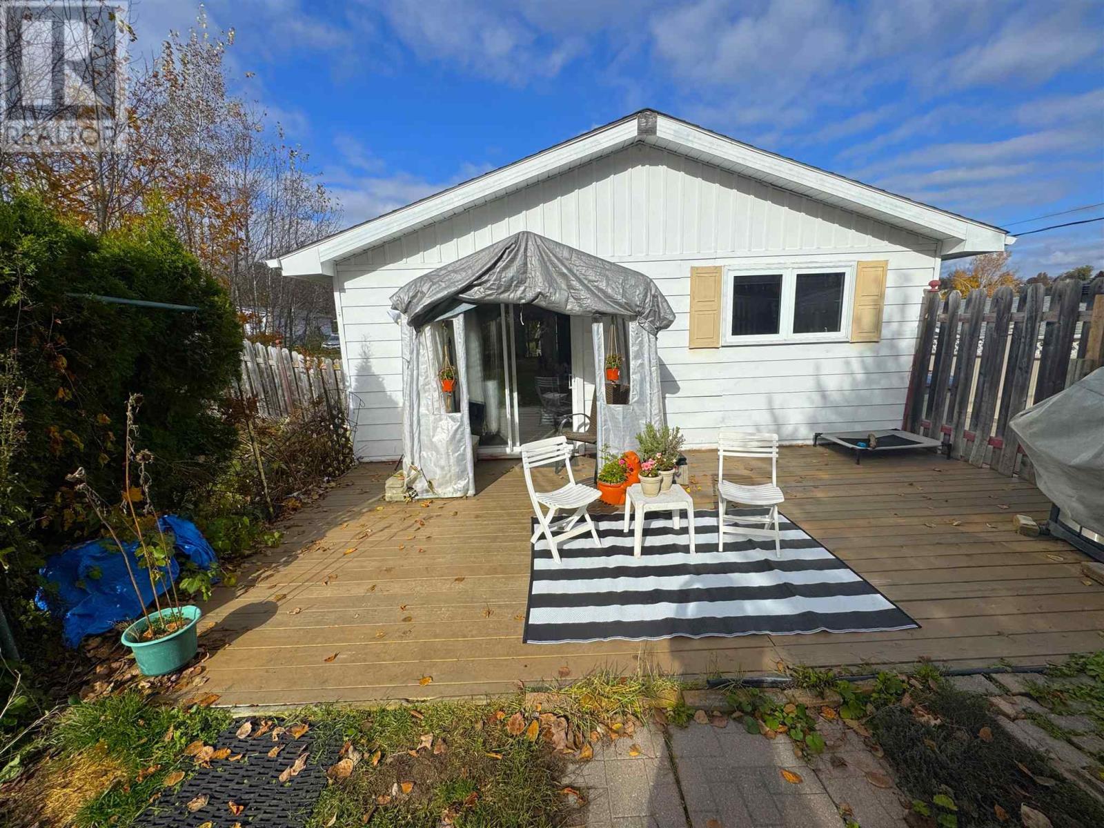 9 Axmith Ave, Elliot Lake, Ontario  P5A 1B5 - Photo 30 - SM260715