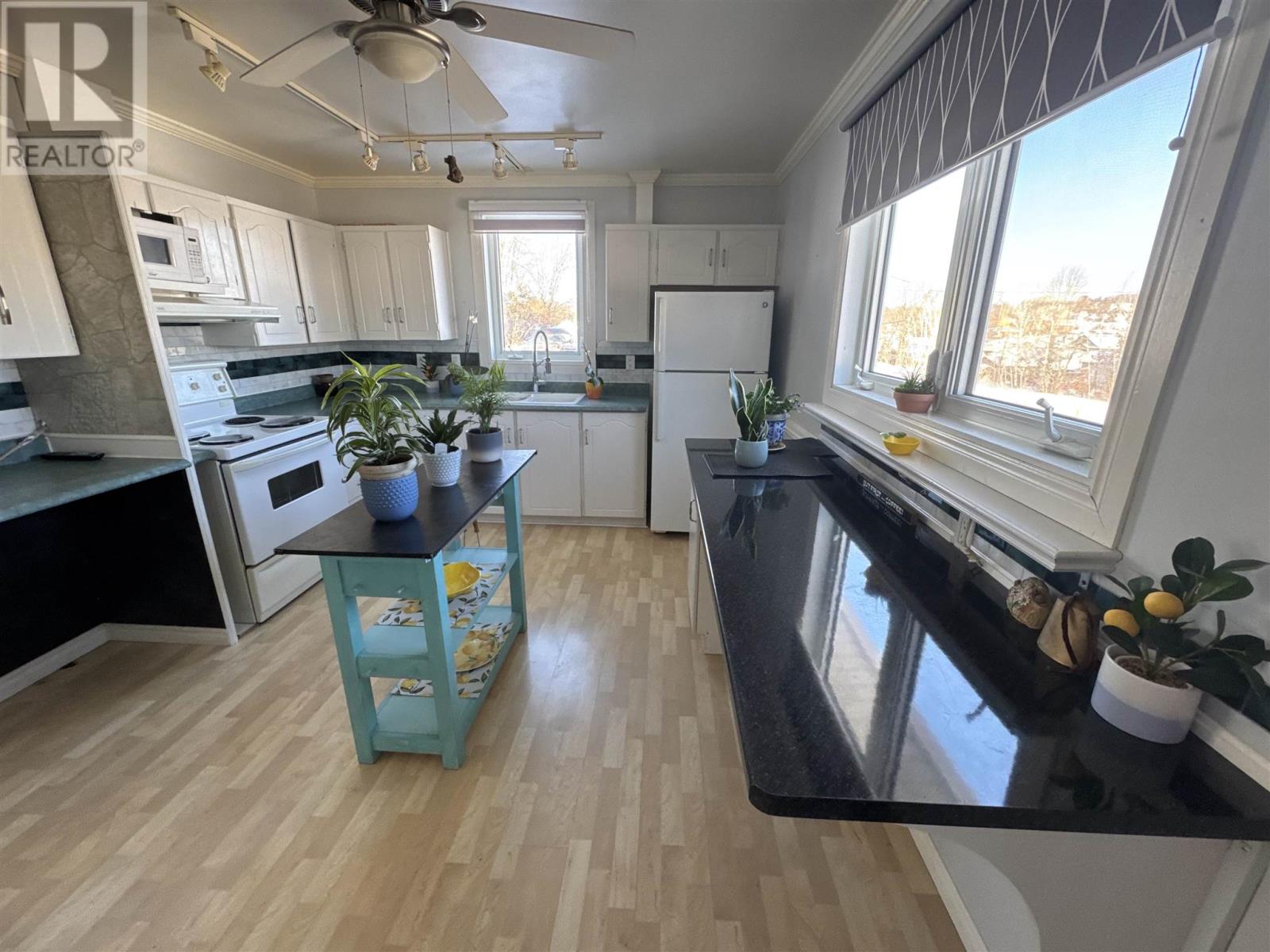 9 Axmith Ave, Elliot Lake, Ontario  P5A 1B5 - Photo 6 - SM260715