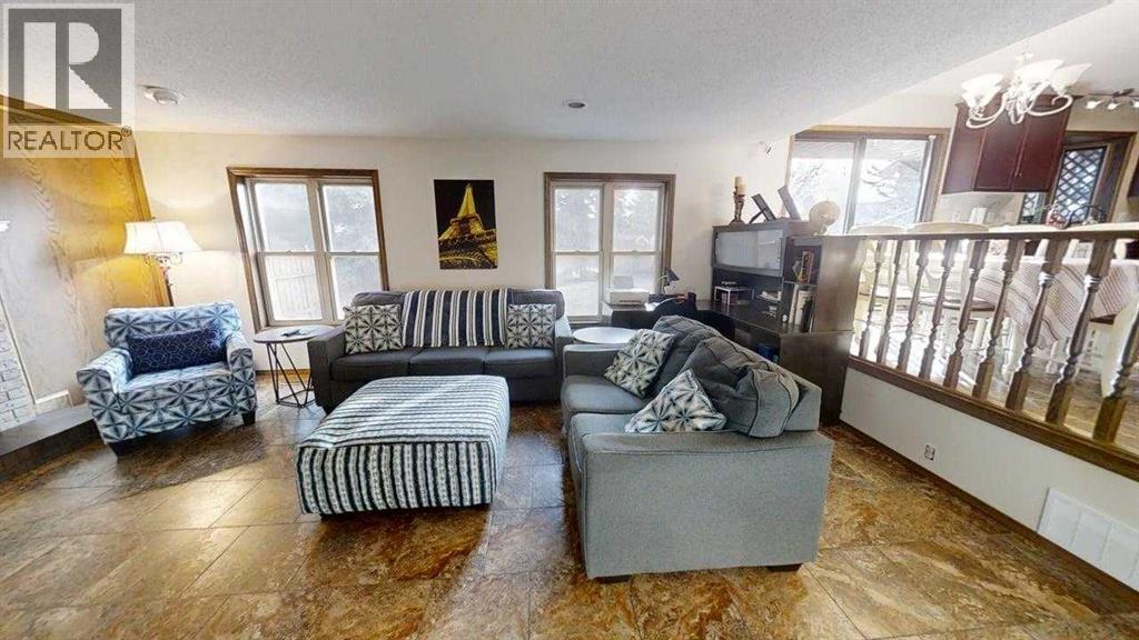 42 Ridgewood Boulevard W, Lethbridge, Alberta  T1K 6B9 - Photo 10 - A2278477