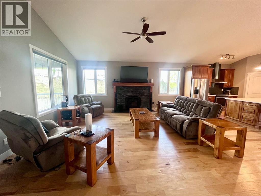 1093 Mackenny Street, Hinton, Alberta  T7V 1H3 - Photo 6 - A2302552