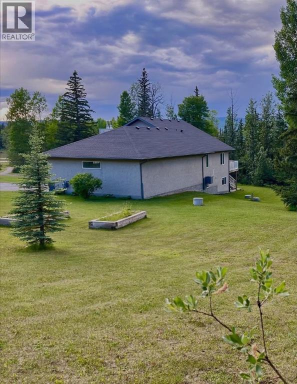 1093 Mackenny Street, Hinton, Alberta  T7V 1H3 - Photo 4 - A2302552