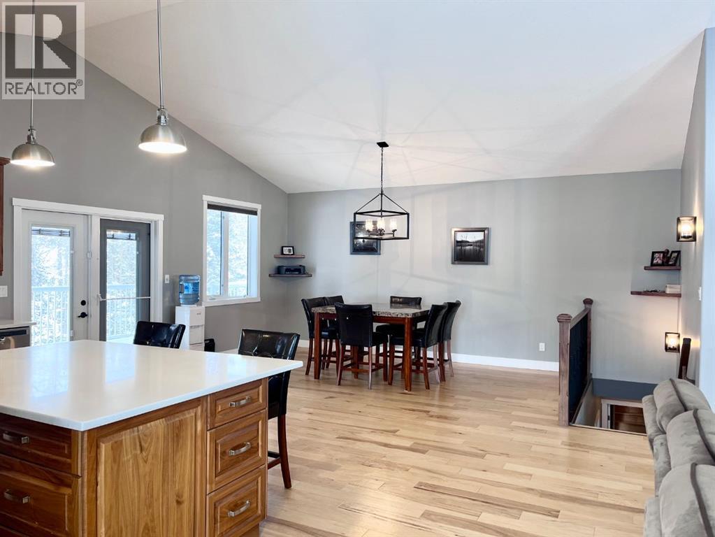 1093 Mackenny Street, Hinton, Alberta  T7V 1H3 - Photo 10 - A2302552