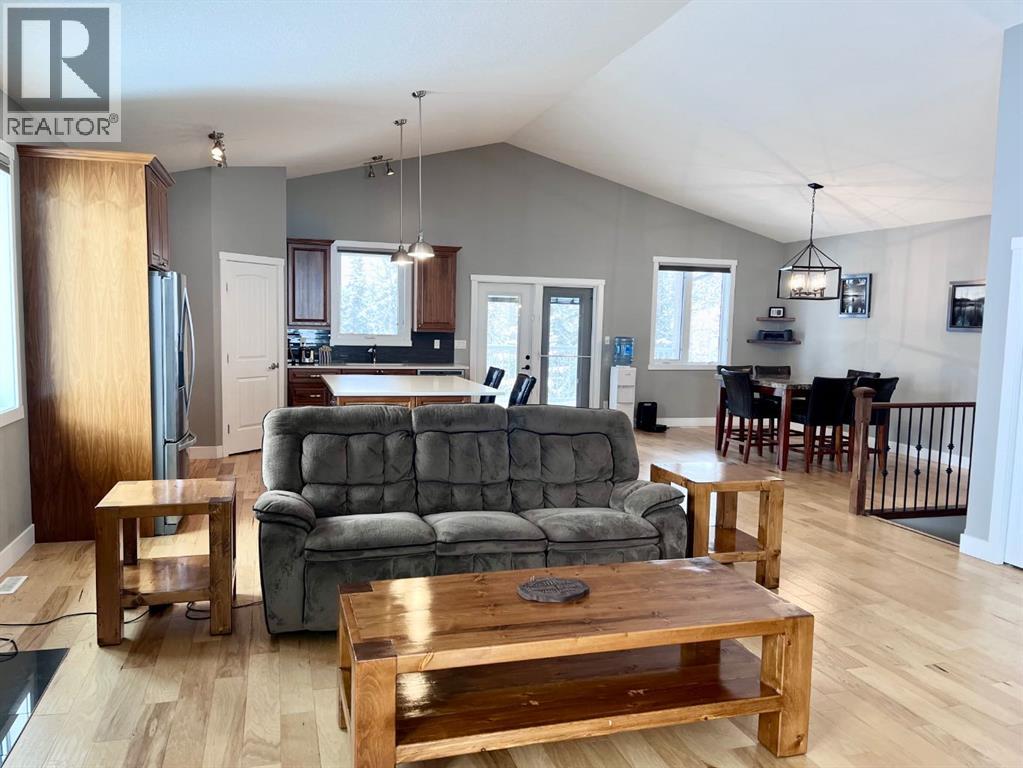 1093 Mackenny Street, Hinton, Alberta  T7V 1H3 - Photo 8 - A2302552