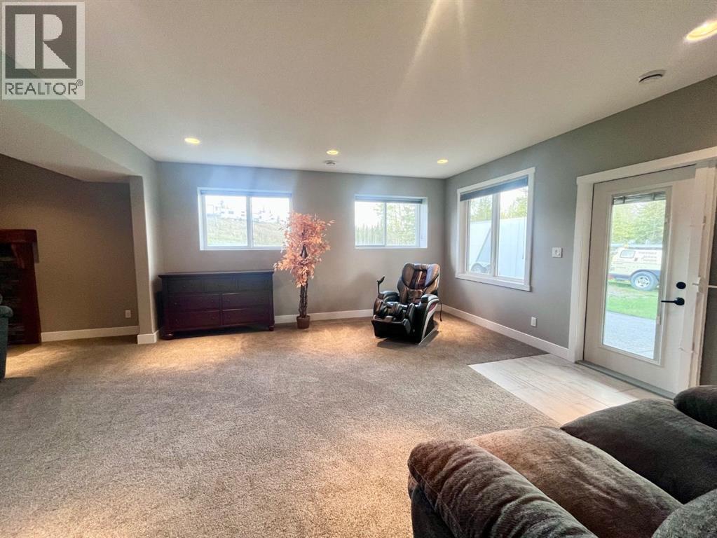 1093 Mackenny Street, Hinton, Alberta  T7V 1H3 - Photo 30 - A2302552