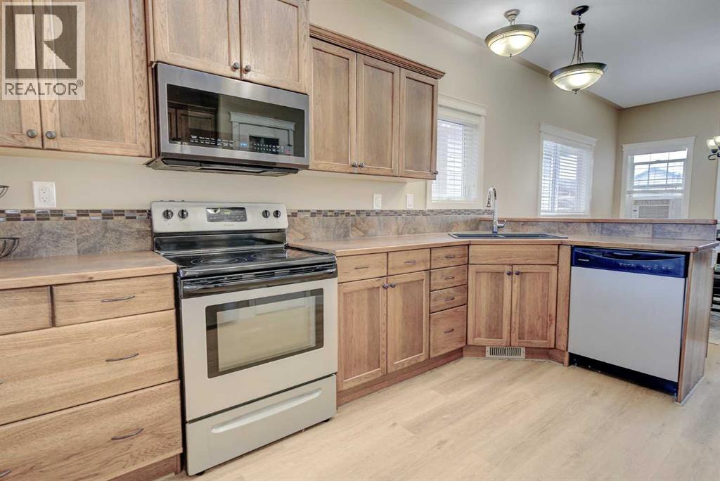 82 Harvest Close, Penhold, Alberta  T0M 1R0 - Photo 5 - A2302008