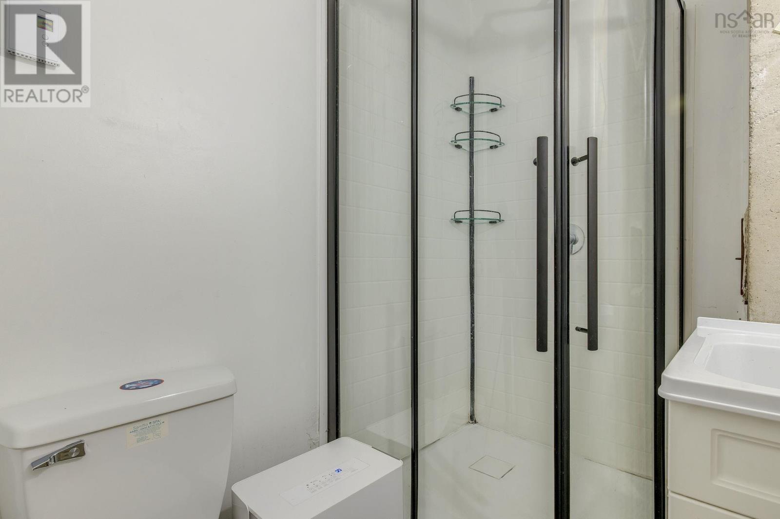 600 Rocky Lake Drive, Bedford, Nova Scotia  B4A 2T6 - Photo 11 - 202607760