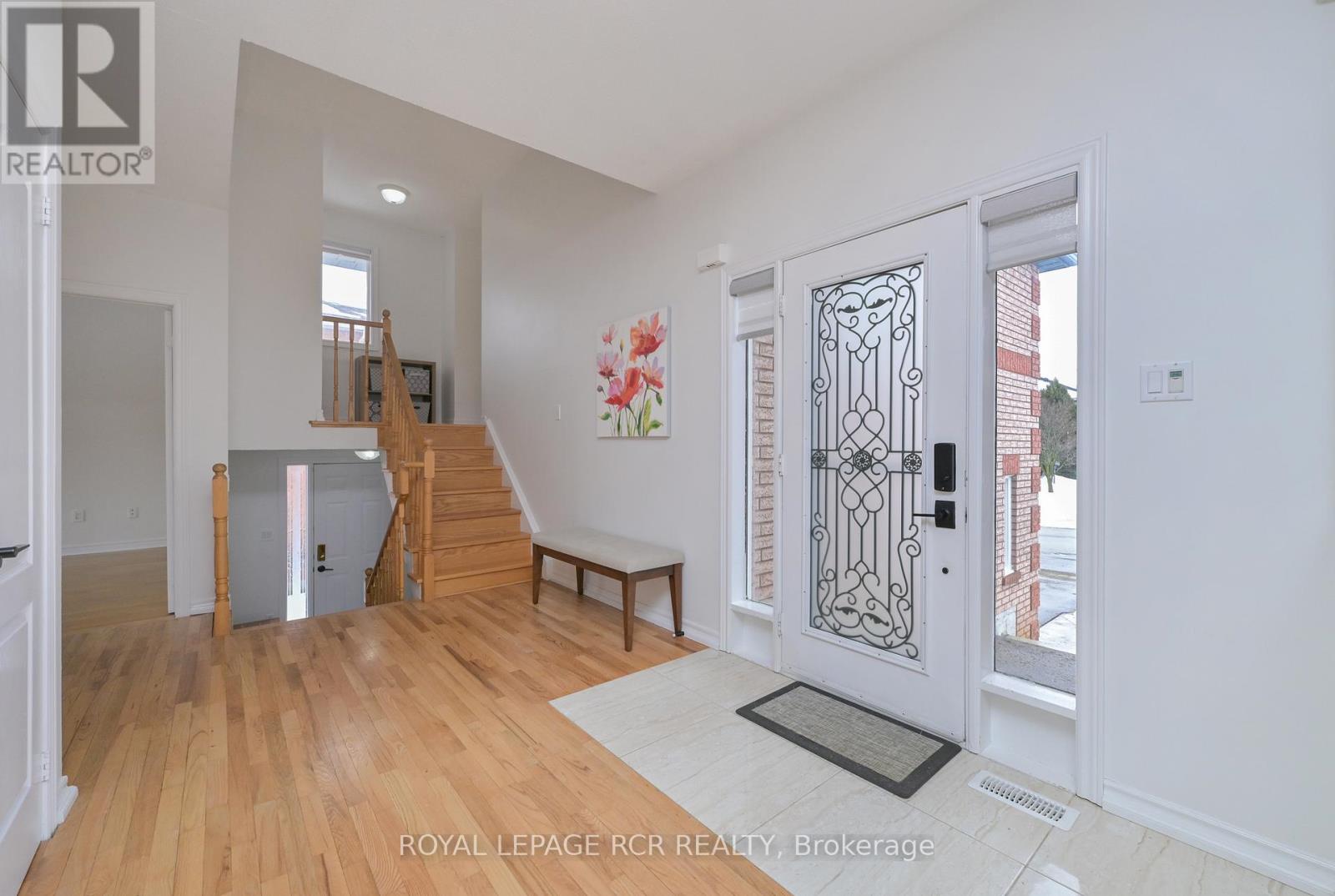 29 Depeuter Crescent, Bradford West Gwillimbury, Ontario  L3Z 3A3 - Photo 3 - N12828416