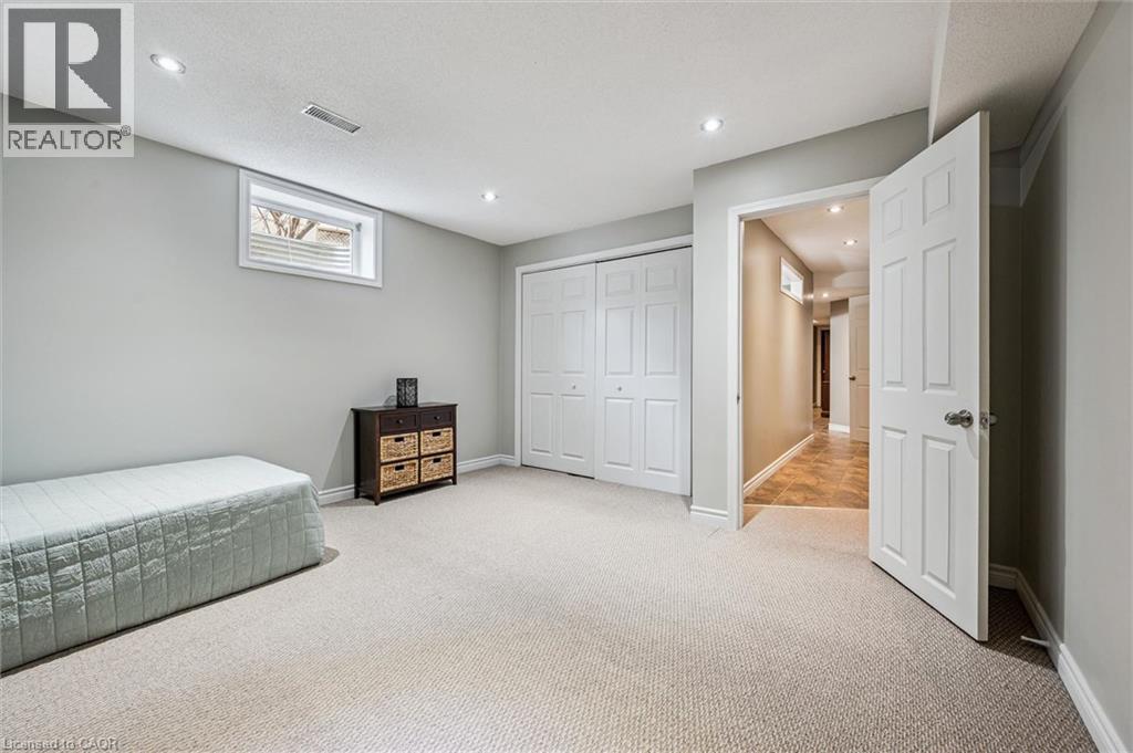 707 Commonwealth Crescent, Kitchener, Ontario  N2E 4J8 - Photo 37 - 40820109