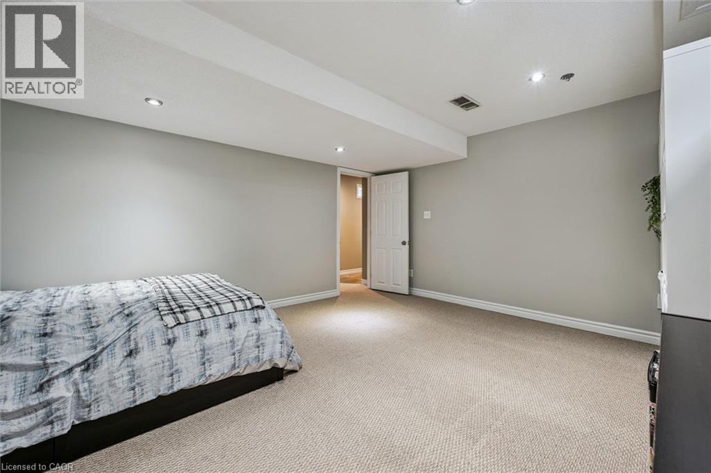 707 Commonwealth Crescent, Kitchener, Ontario  N2E 4J8 - Photo 39 - 40820109