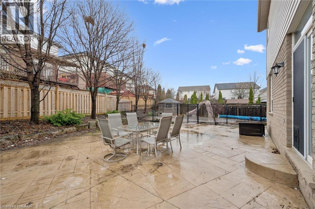 707 Commonwealth Crescent, Kitchener, Ontario  N2E 4J8 - Photo 41 - 40820109