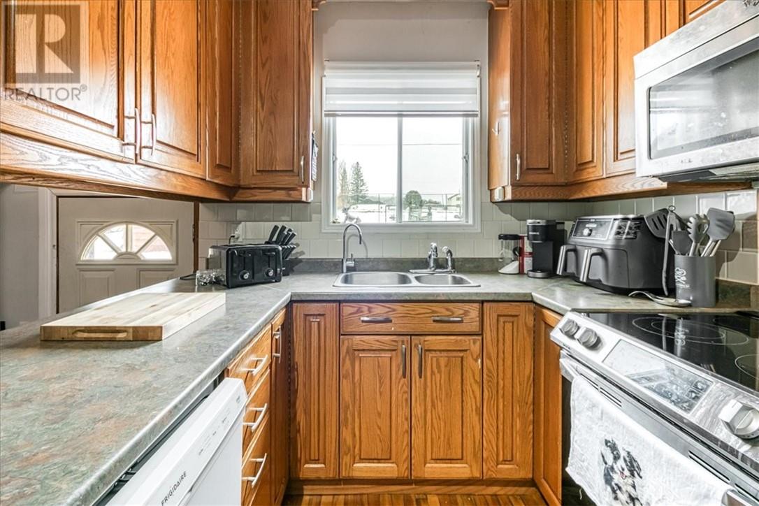 28 First Avenue N, Levack, Ontario  P0M 2C0 - Photo 10 - 2127178