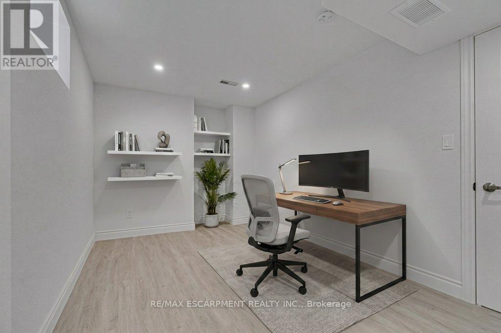 39 Avanti Crescent, Hamilton, Ontario  L8B 1W7 - Photo 35 - X12844432