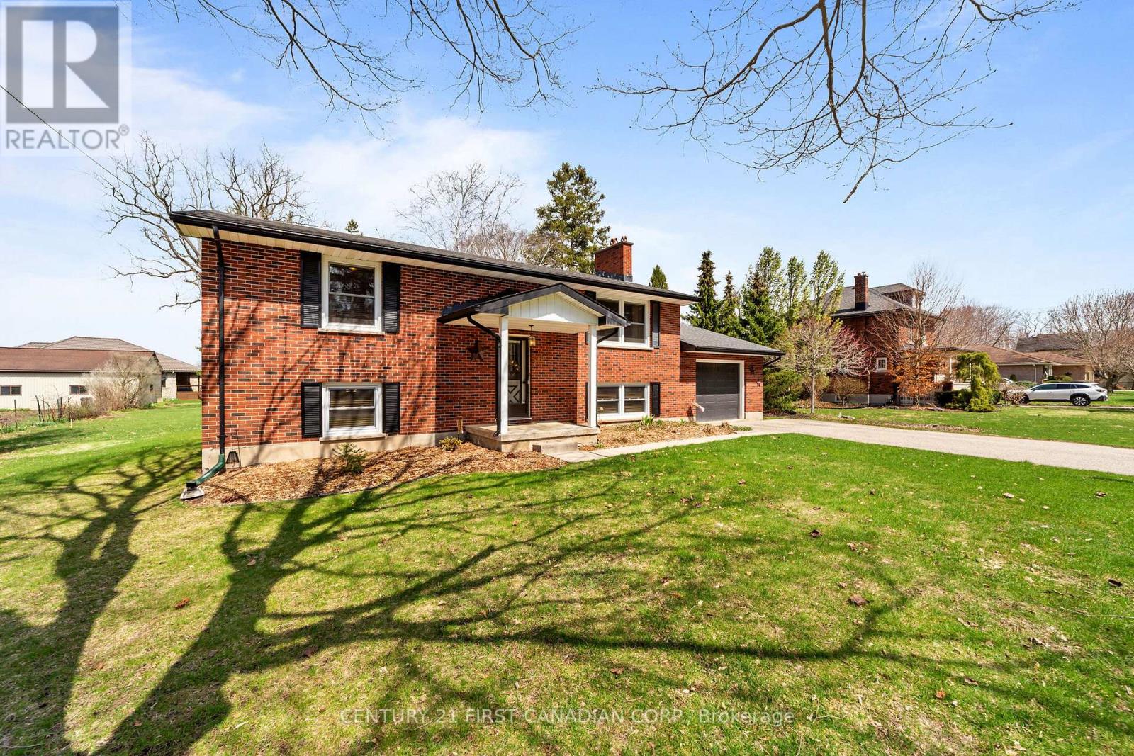 180 Church Street, North Middlesex, Ontario  N0M 1A0 - Photo 2 - X13011536