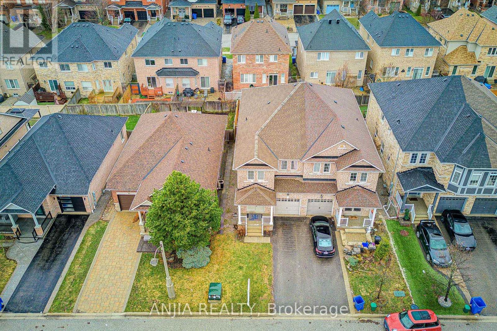 29 Butterwood Lane, Whitchurch-Stouffville, Ontario  L4A 0M7 - Photo 4 - N13011576