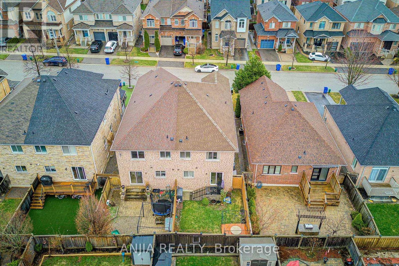 29 Butterwood Lane, Whitchurch-Stouffville, Ontario  L4A 0M7 - Photo 5 - N13011576