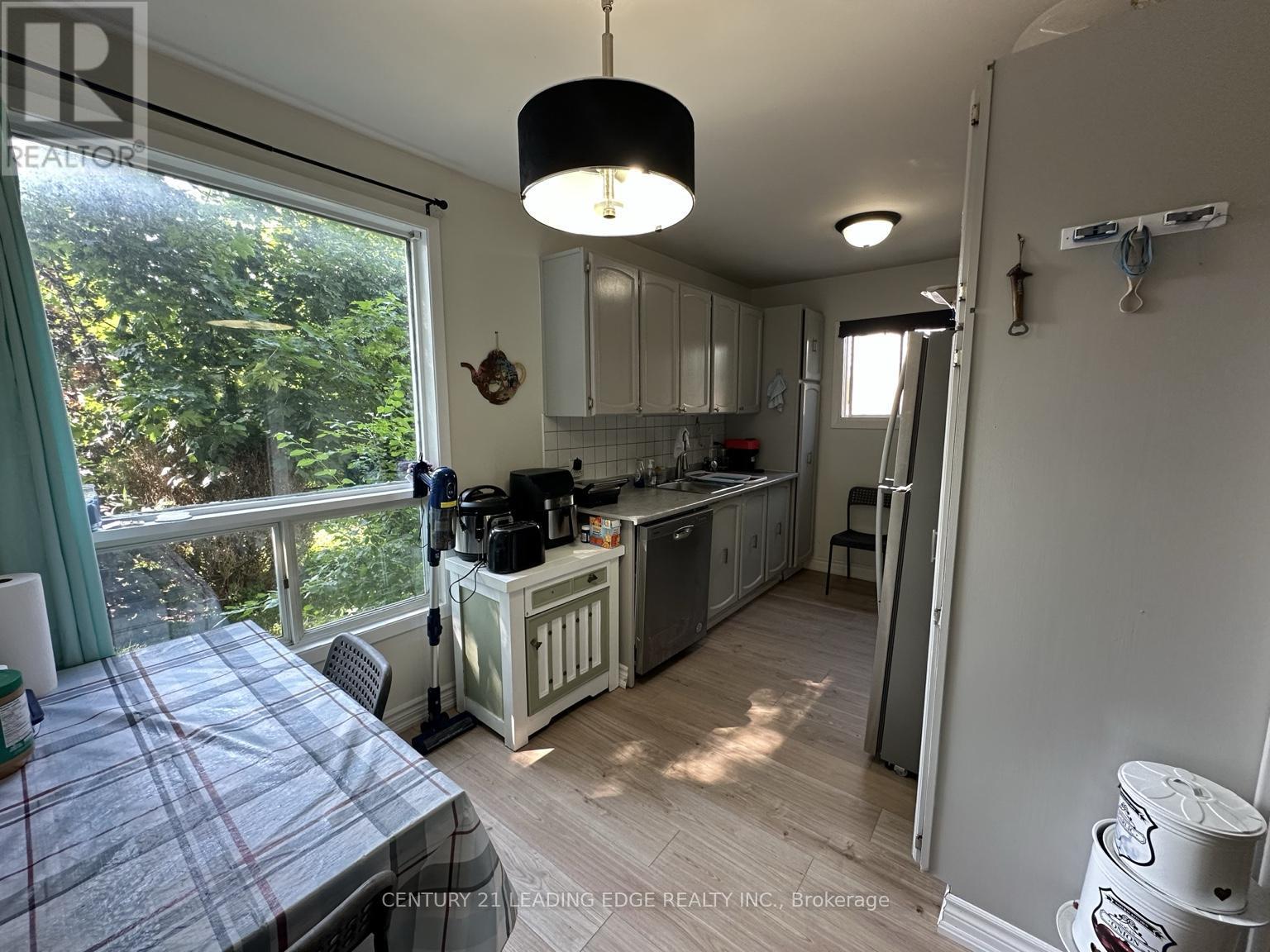 257 London Road, Newmarket, Ontario  L3Y 6L3 - Photo 7 - N13011650