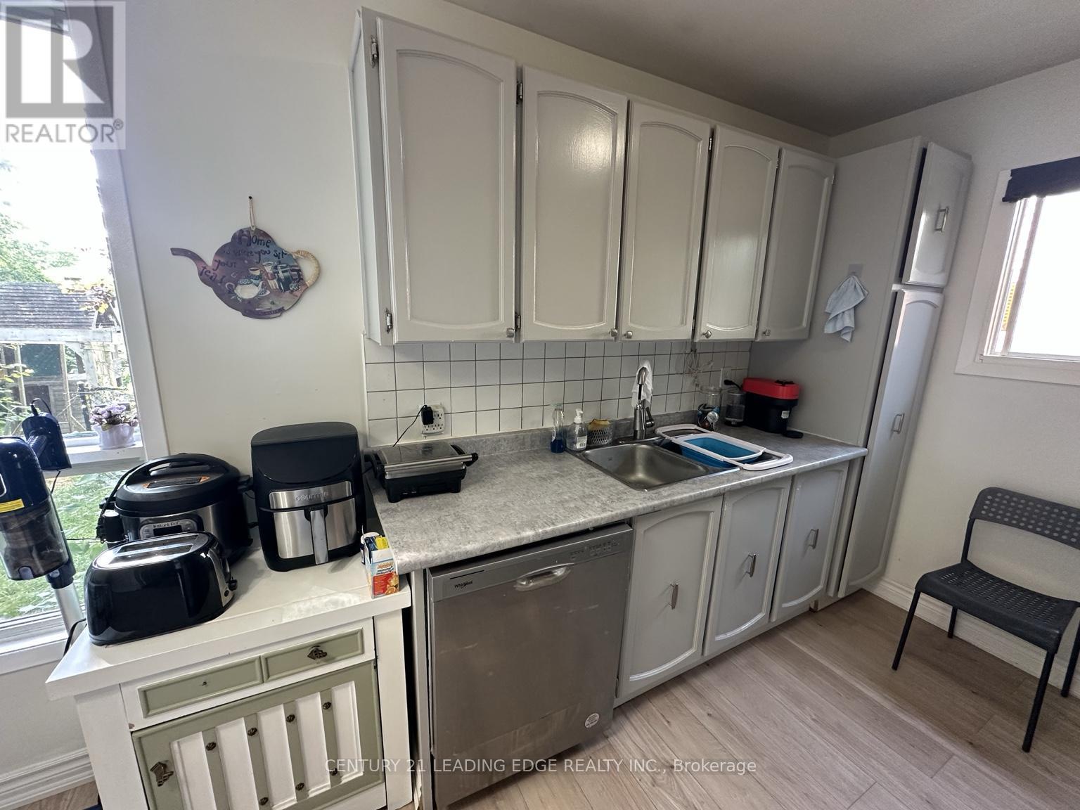 257 London Road, Newmarket, Ontario  L3Y 6L3 - Photo 9 - N13011650