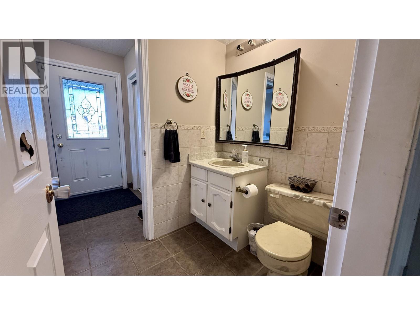 808 Marks Drive, 100 Mile House, British Columbia  V0K 2E0 - Photo 14 - R3080306