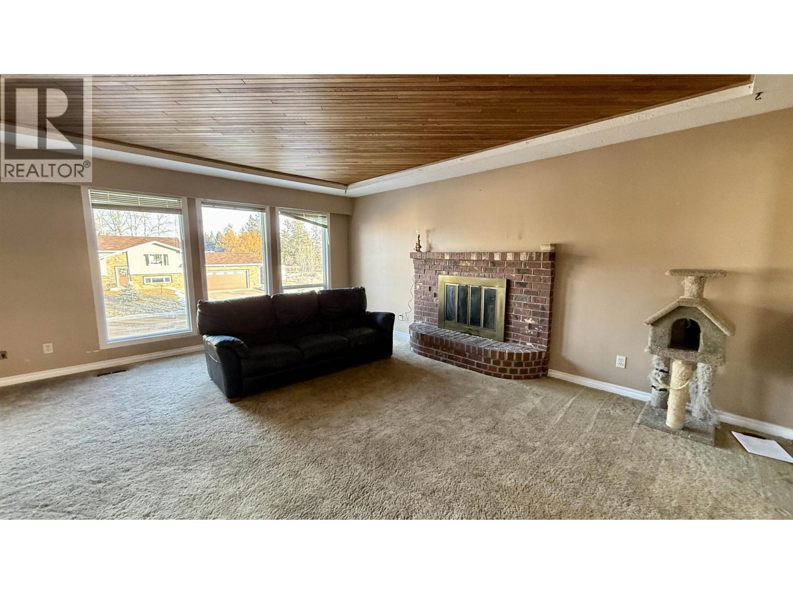 808 Marks Drive, 100 Mile House, British Columbia  V0K 2E0 - Photo 5 - R3080306