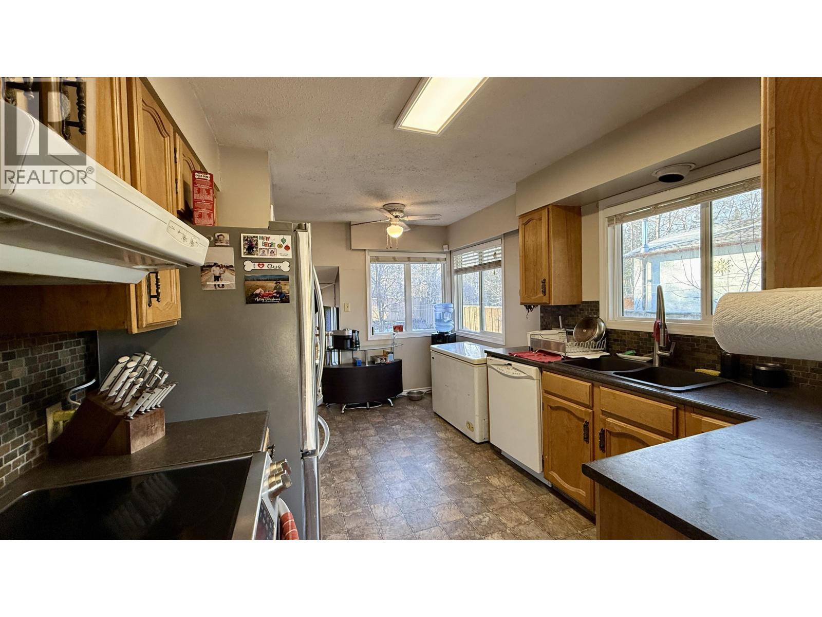 808 Marks Drive, 100 Mile House, British Columbia  V0K 2E0 - Photo 4 - R3080306