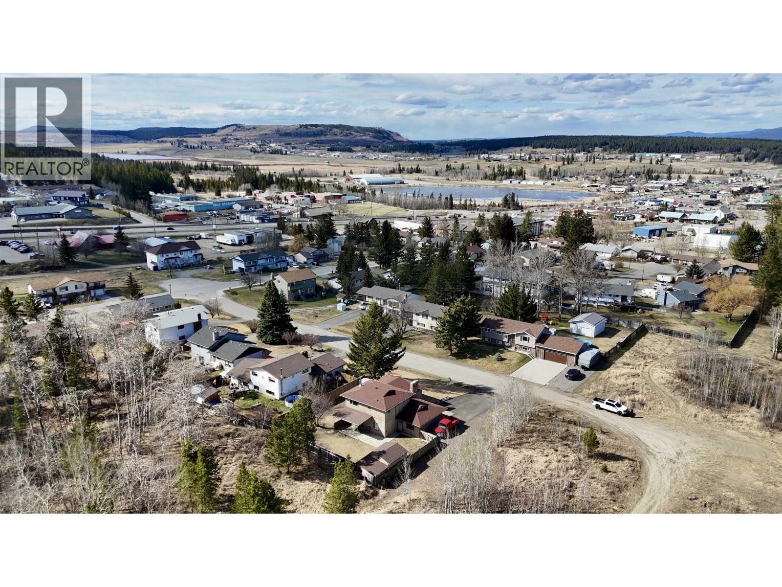 808 Marks Drive, 100 Mile House, British Columbia  V0K 2E0 - Photo 2 - R3080306