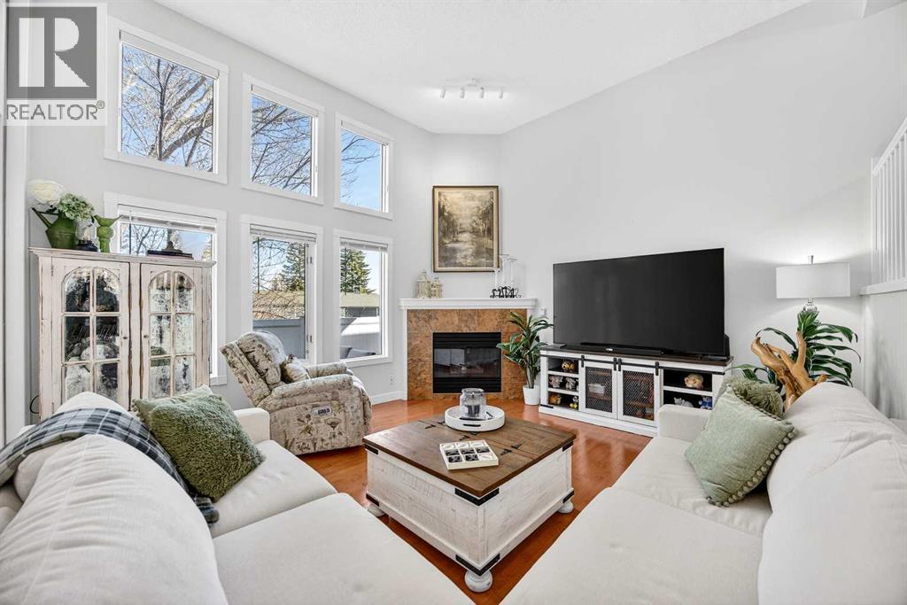 94 Candle Terrace Sw, Calgary, Alberta  T2W 6G7 - Photo 9 - A2296042