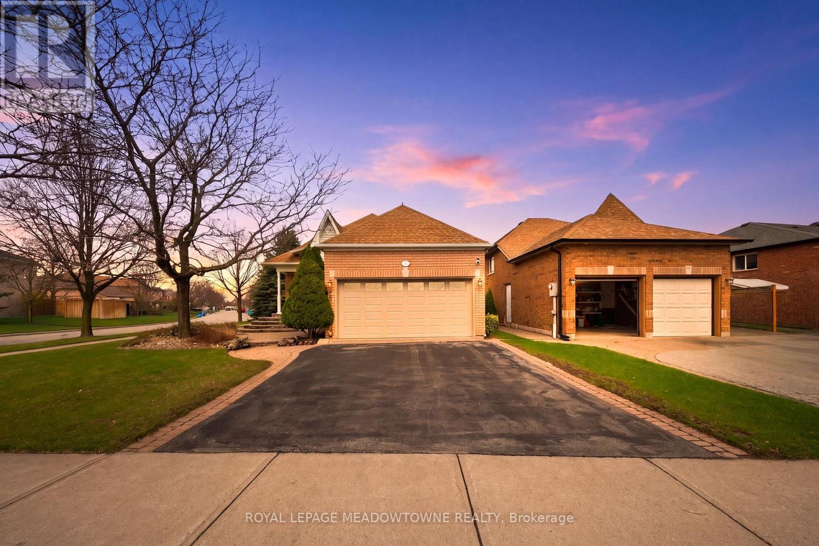 20 Huffmann Drive, Halton Hills, Ontario  L7G 5W4 - Photo 3 - W13011482