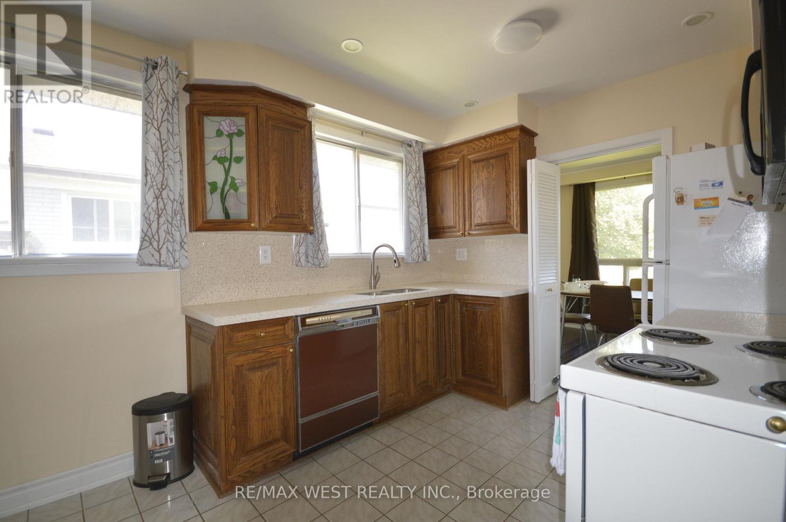 84 Kearney Drive, Toronto, Ontario  M9W 5J8 - Photo 7 - W13011532