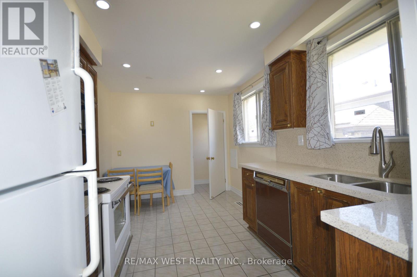 84 Kearney Drive, Toronto, Ontario  M9W 5J8 - Photo 8 - W13011532