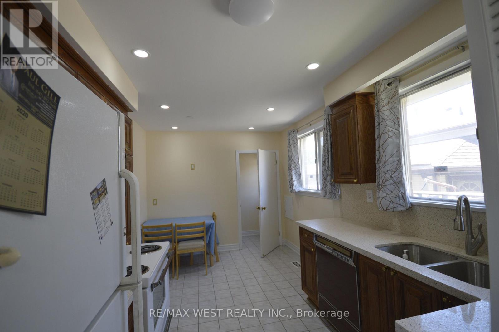 84 Kearney Drive, Toronto, Ontario  M9W 5J8 - Photo 9 - W13011532