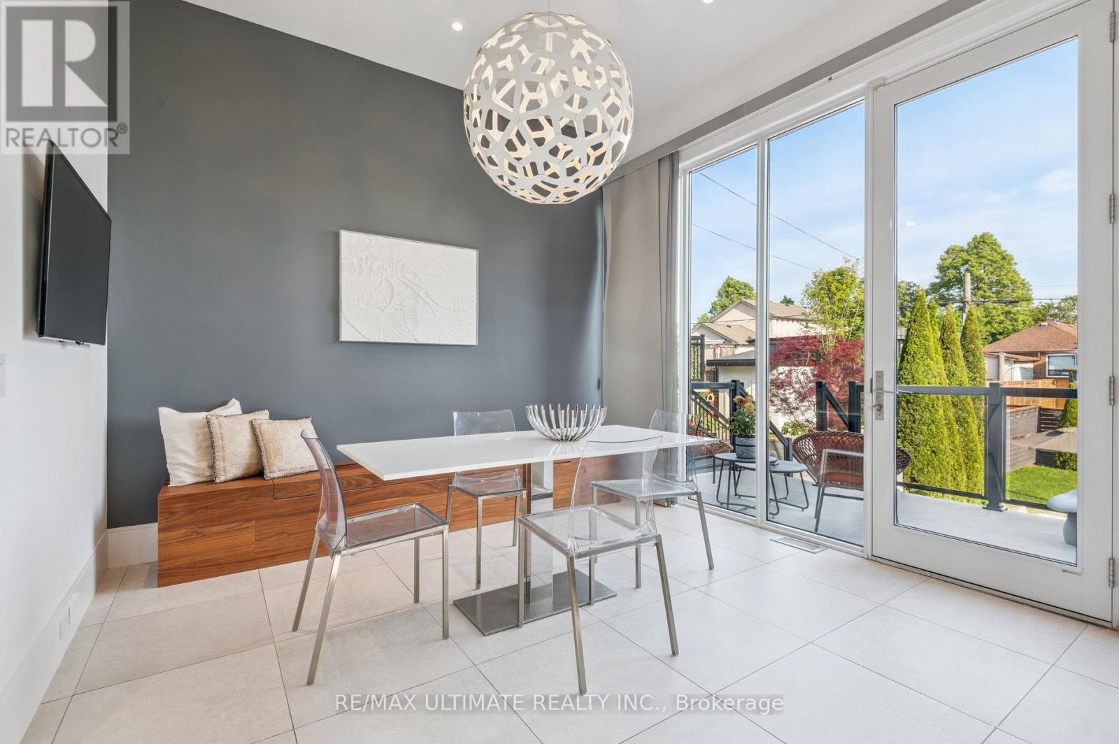 1139 Glengrove Avenue W, Toronto, Ontario  M6B 2K5 - Photo 10 - W13011556