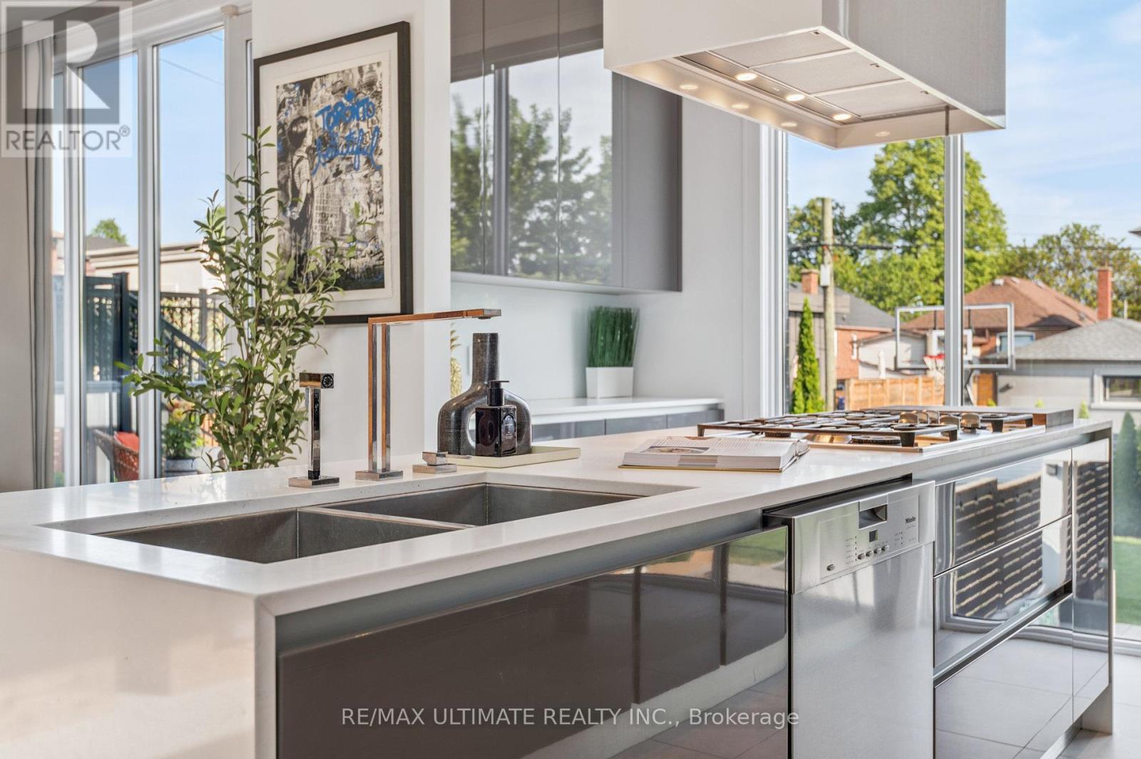 1139 Glengrove Avenue W, Toronto, Ontario  M6B 2K5 - Photo 11 - W13011556