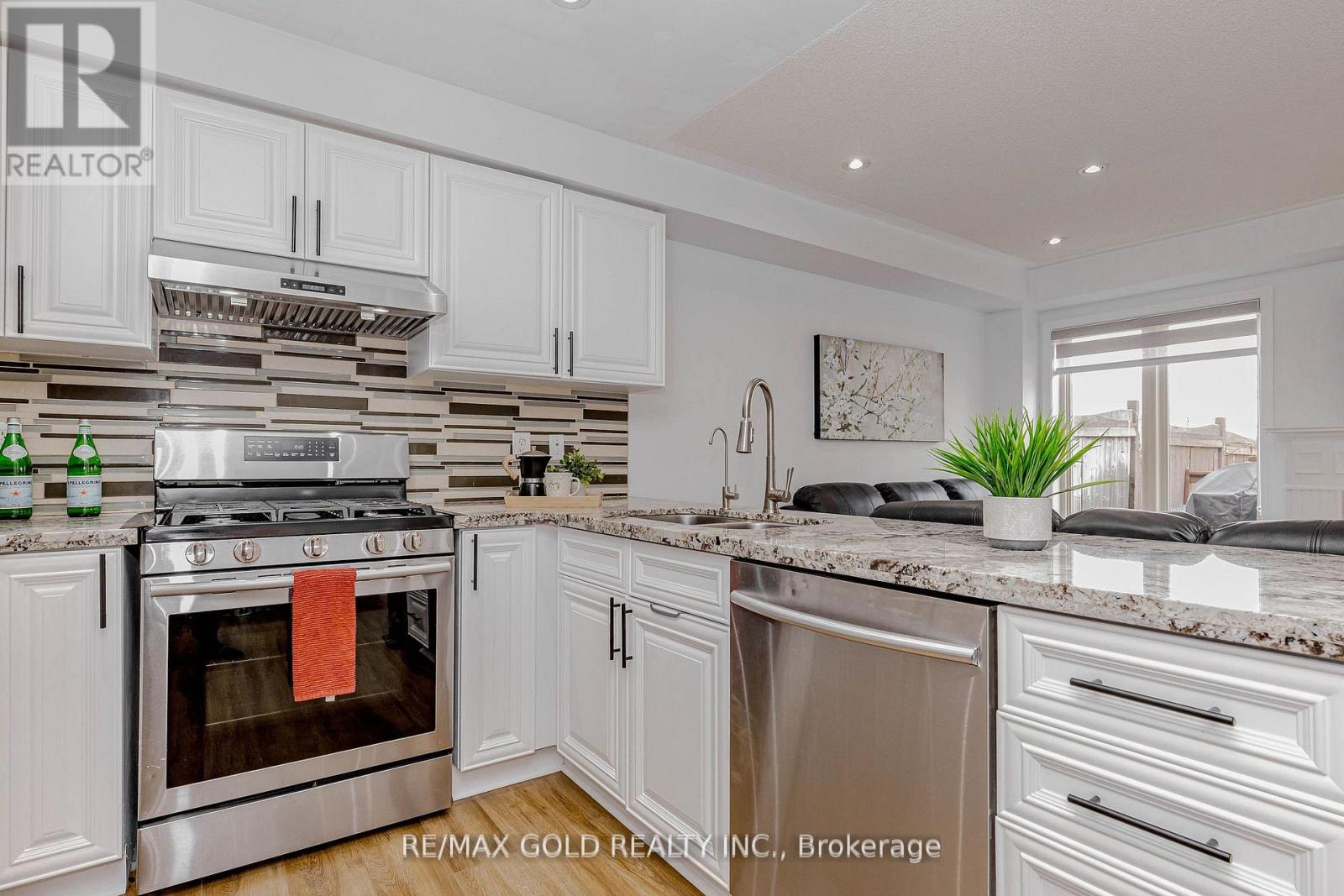 1105 Meadowgrove Court, Mississauga, Ontario  L5W 1J2 - Photo 12 - W13011570