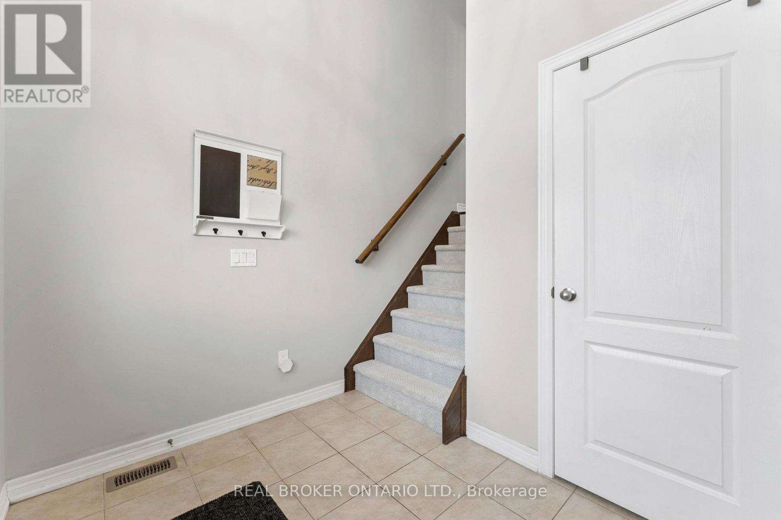 13 Icefall Road W, Caledon, Ontario  L7C 3T7 - Photo 5 - W13011586