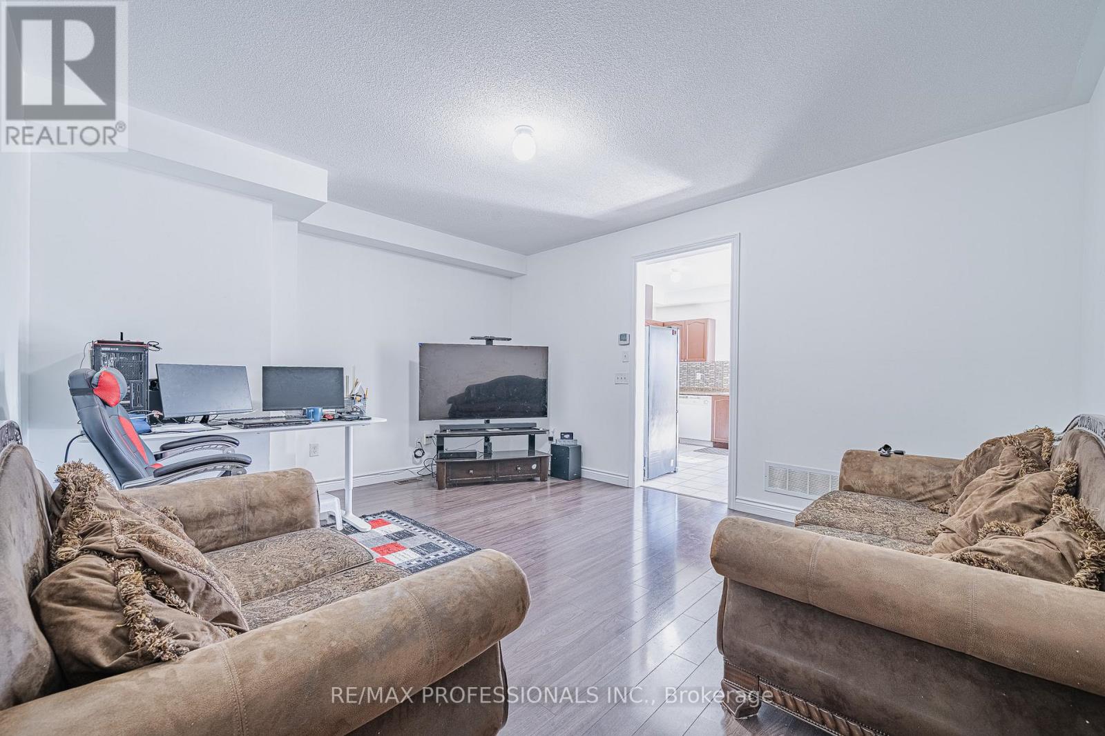 9720 Mclaughlin Road, Brampton, Ontario  L6X 0T8 - Photo 5 - W13011620