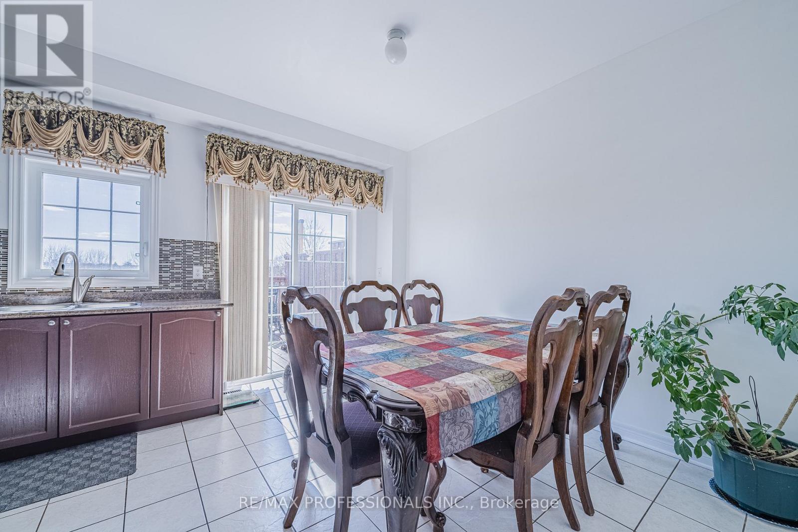 9720 Mclaughlin Road, Brampton, Ontario  L6X 0T8 - Photo 7 - W13011620